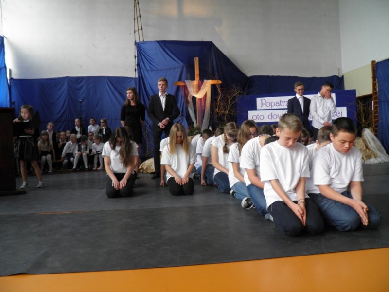 Popatrz na krzyż - misterium wielkanocne